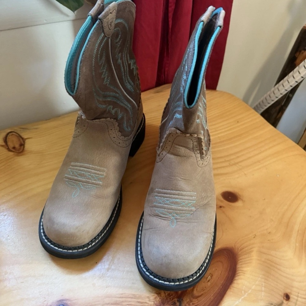 Ariat Tan and Teal Western Boots sz 9.5 B